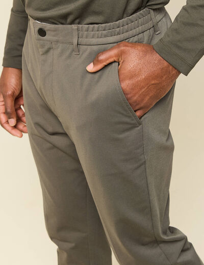 Pantalon chino stretch vert fonc&eacute; homme