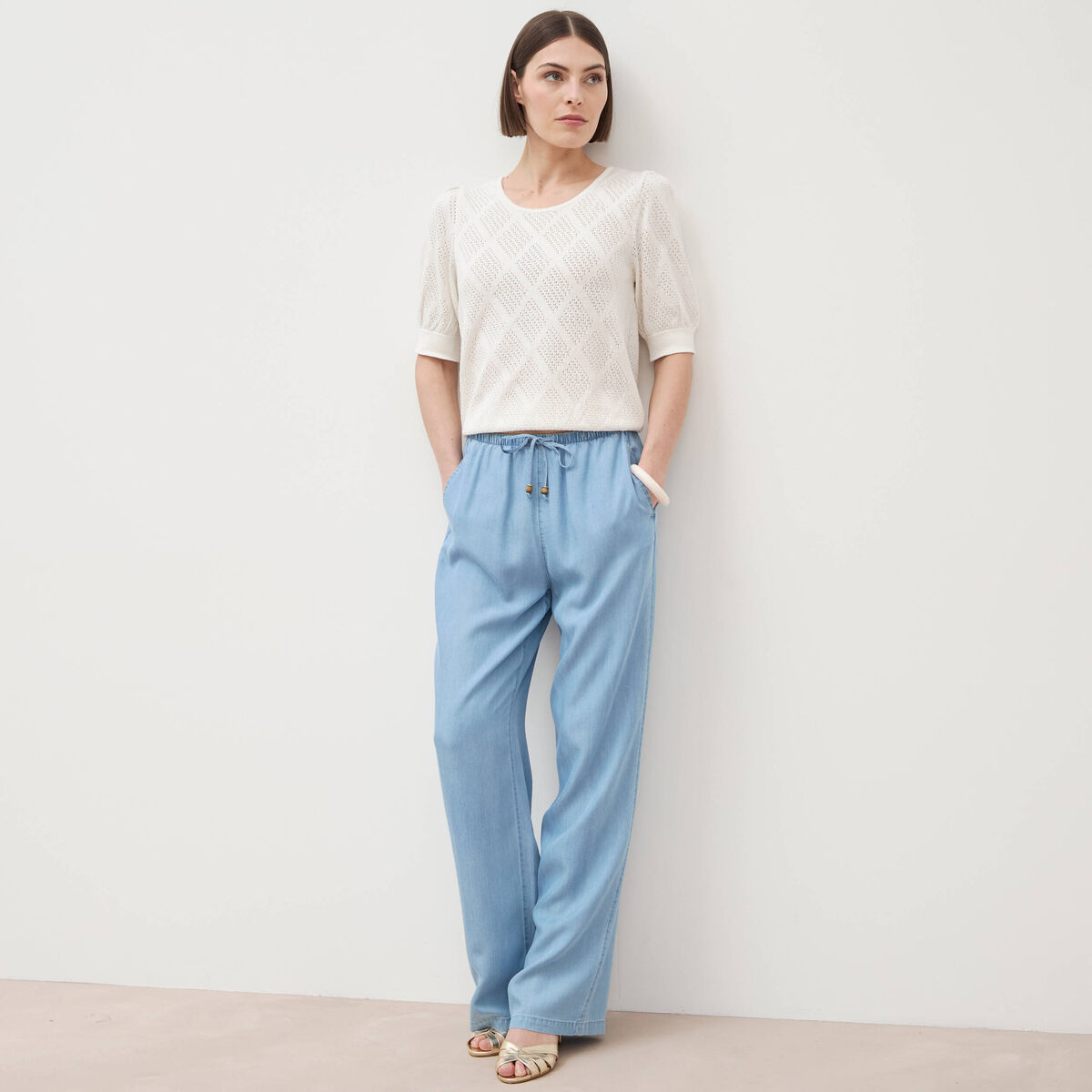Jeans taille &eacute;lastique coupe droite denim bleach femme