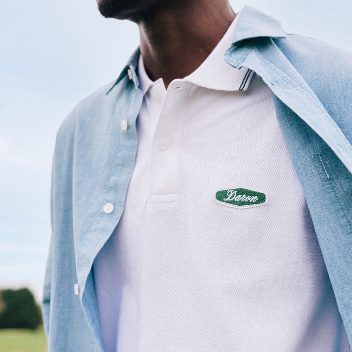 Polo cintr&eacute; en coton manches courtes blanc homme