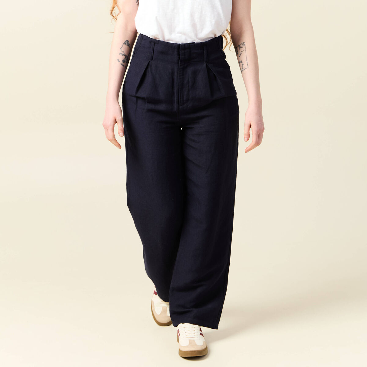 Pantalon large &agrave; pinces bleu fonc&eacute; femme