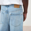 Jeans large longueur 32 en coton denim bleach homme