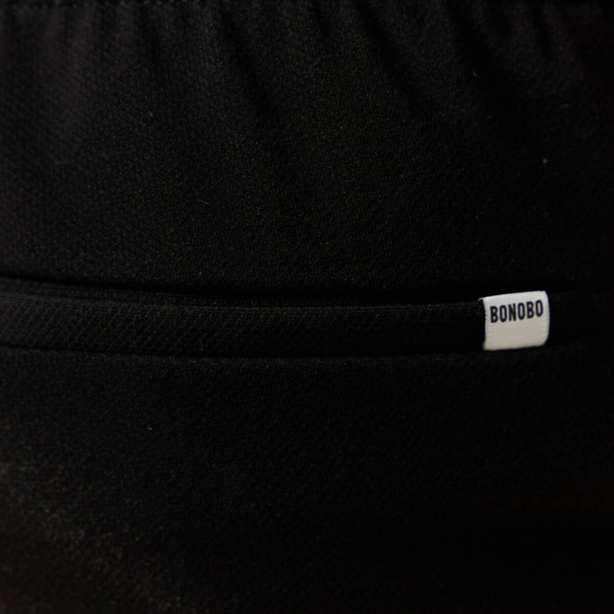 Short droit avec cordon noir homme