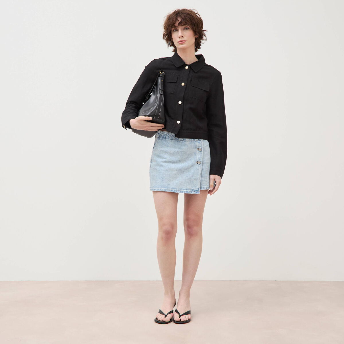 Veste courte boutonn&eacute;e noir femme