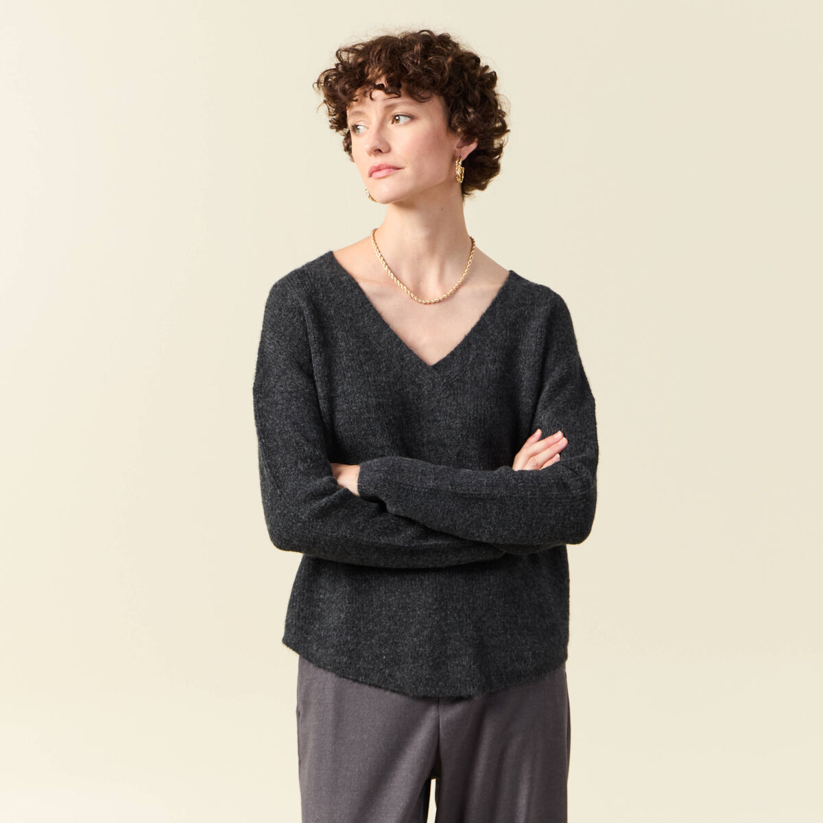 Pull manches longues col en V gris foncé femme