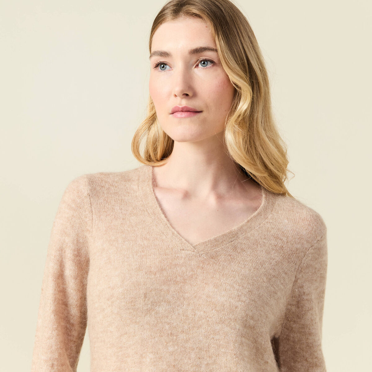Pull manches longues col en V creme femme
