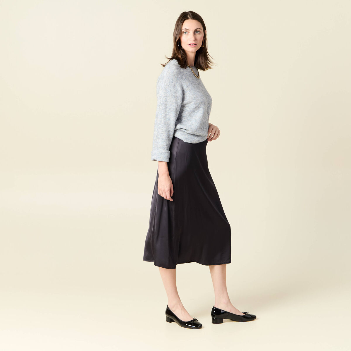 Jupe midi droite satin gris fonc&eacute; femme