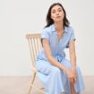 Robe longue &eacute;vas&eacute;e ceintur&eacute;e bleu clair femme