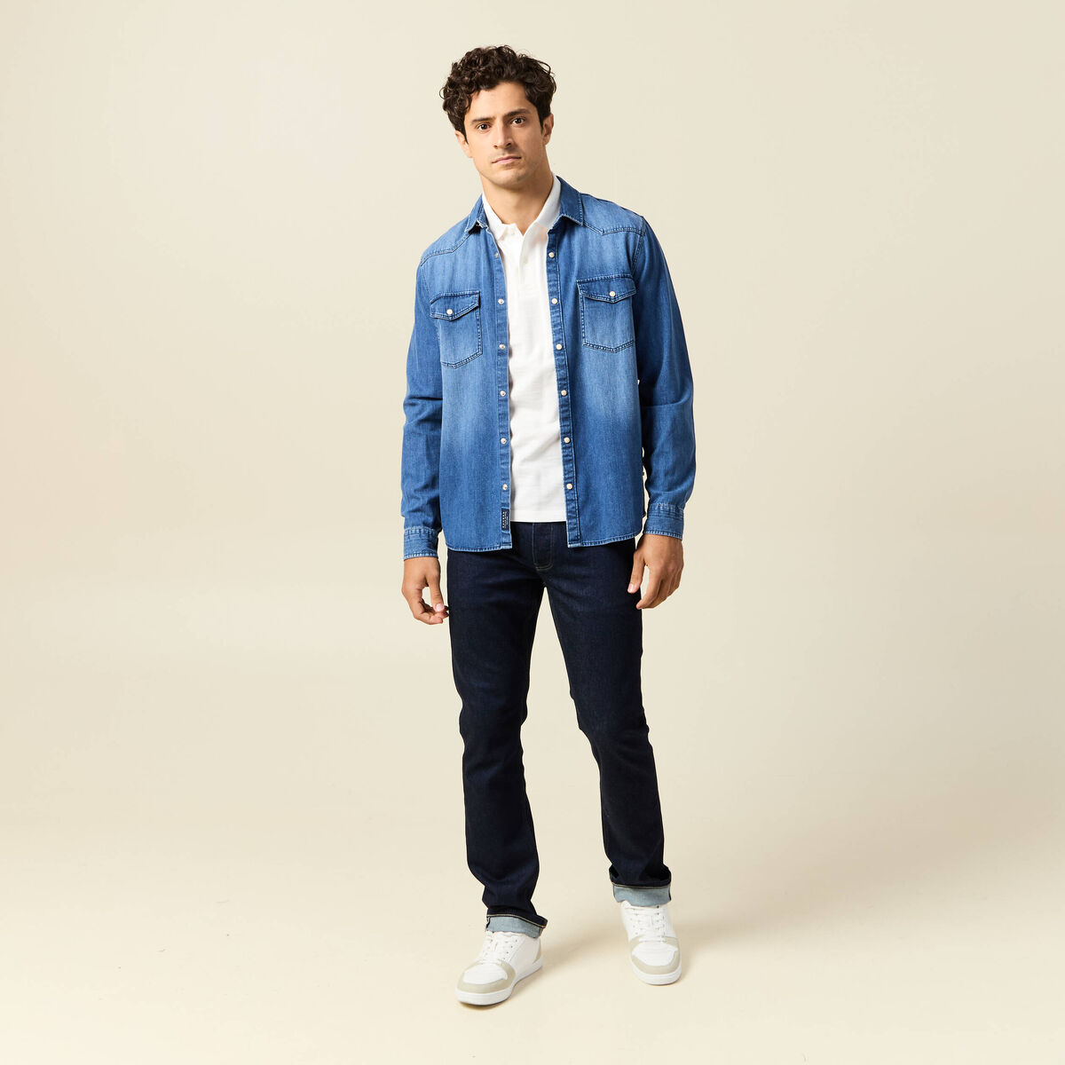 Polo cintr&eacute; manches courtes en coton ecru homme
