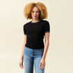 T-shirt ajust&eacute; court manches courtes noir femme