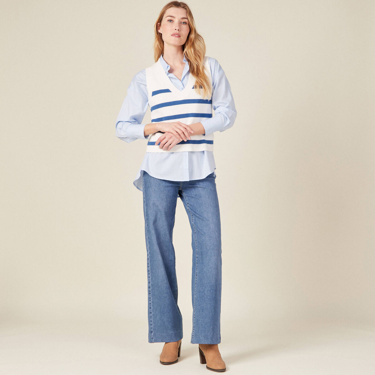 Pull droit court sans manches col v ecru femme