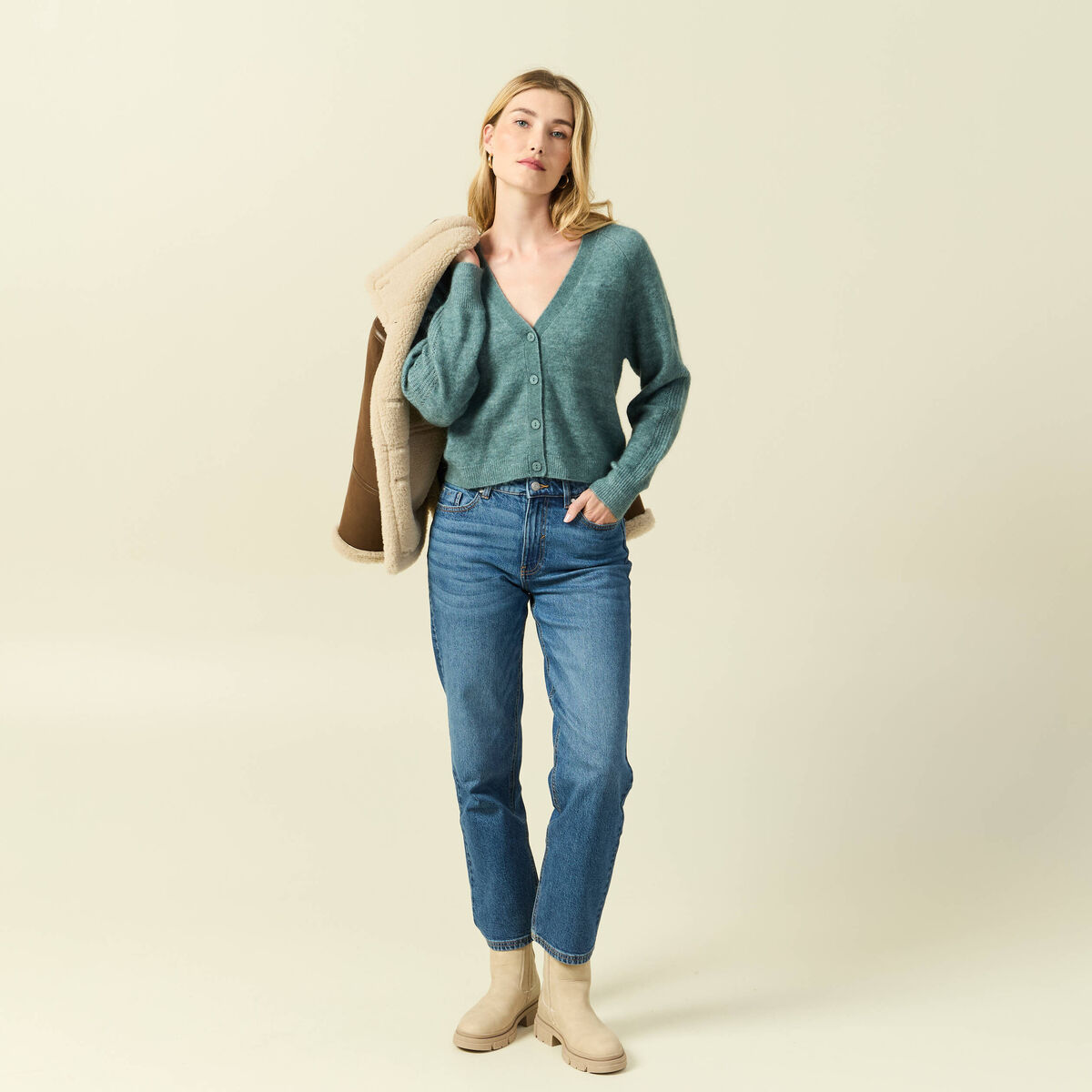 Gilet ajour&eacute; col V manches longues vert femme