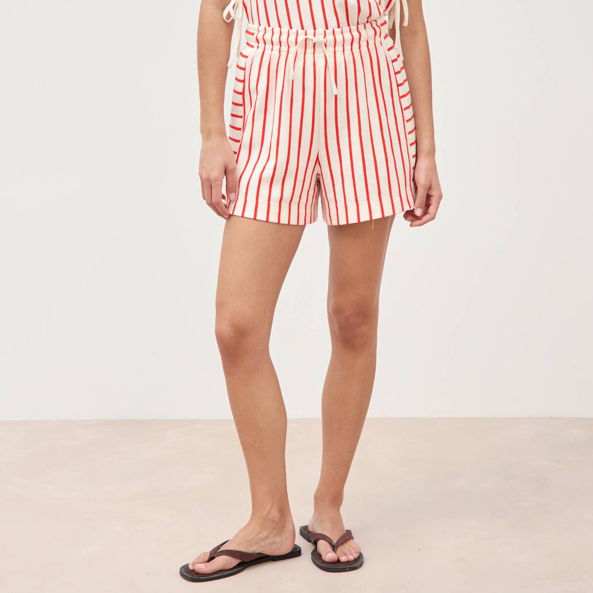 Short taille haute en maille ray&eacute;e orange fonc&eacute; femme