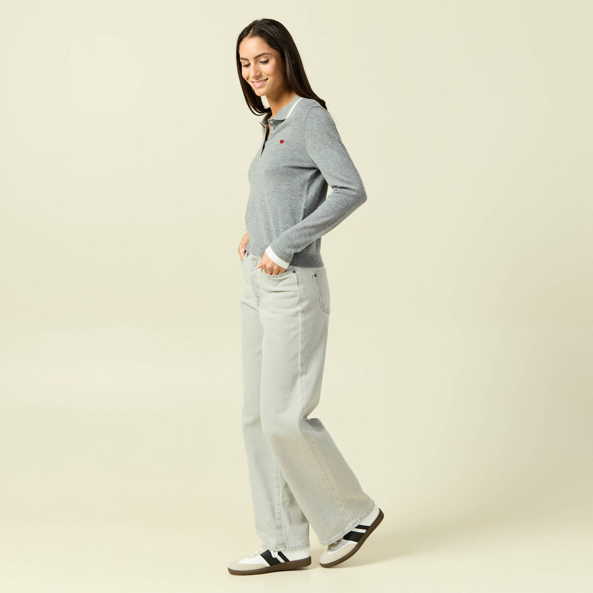 Polo manches longues avec c&oelig;ur brod&eacute; gris clair femme