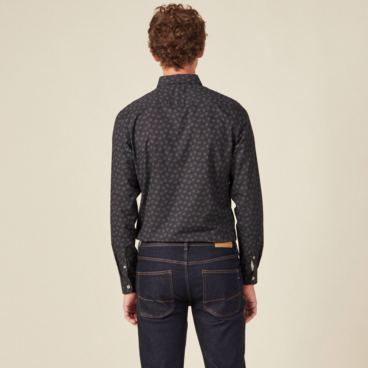 Chemise cintr&eacute;e en coton manches longues noir homme