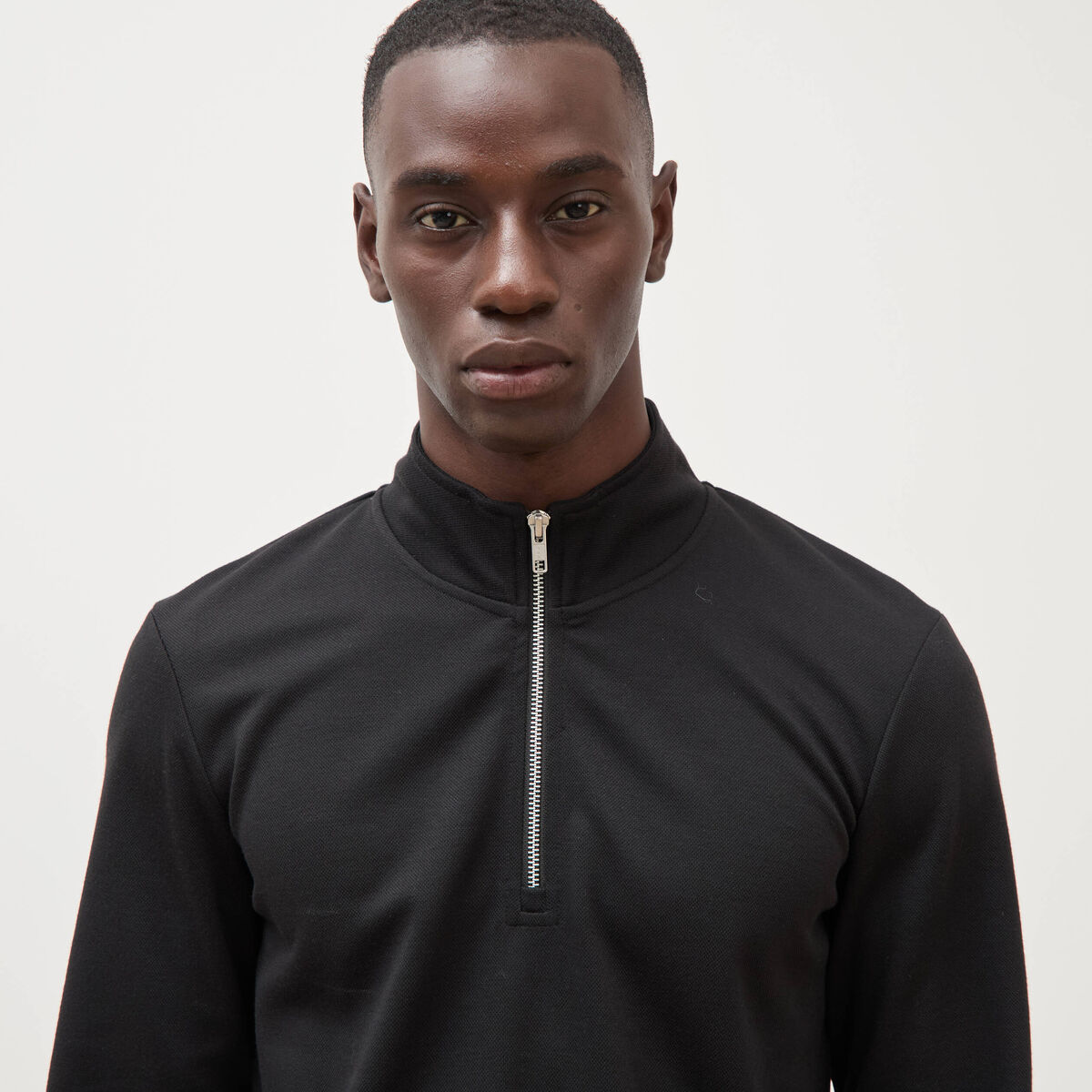 Sweat droit col montant manches longues noir homme