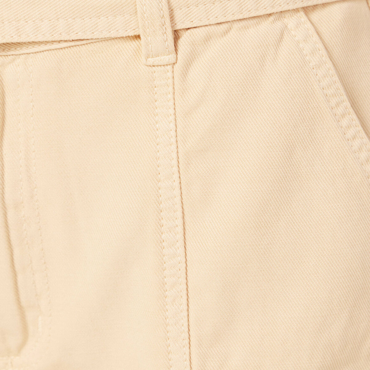 Short cargo fluide ceinturé creme femme