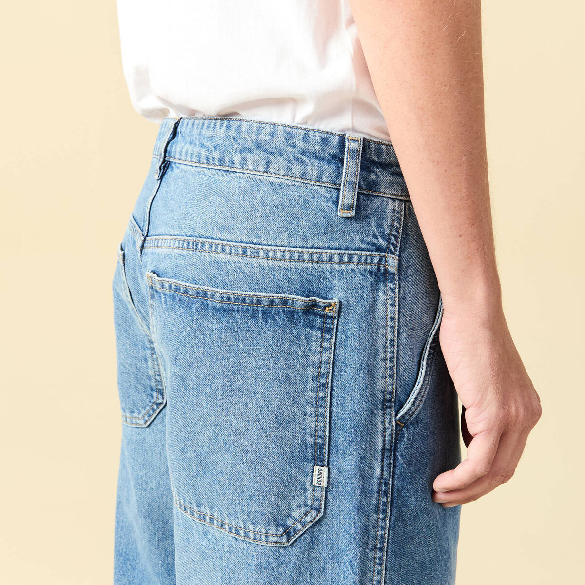 Jeans loose longueur 32 en coton denim bleach homme