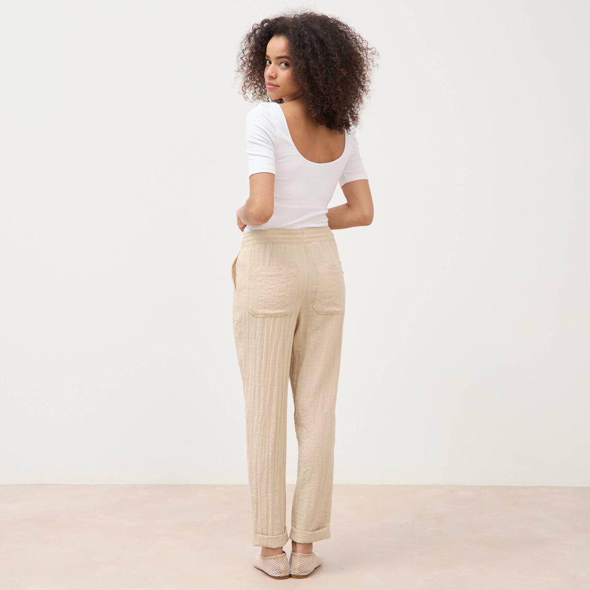 Pantalon taille standard bas resserr&eacute; beige femme