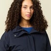Veste droite courte col classique bleu fonc&eacute; femme