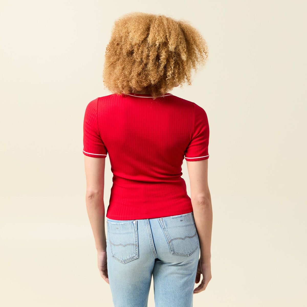 T-shirt ajust&eacute; court manches courtes rouge femme