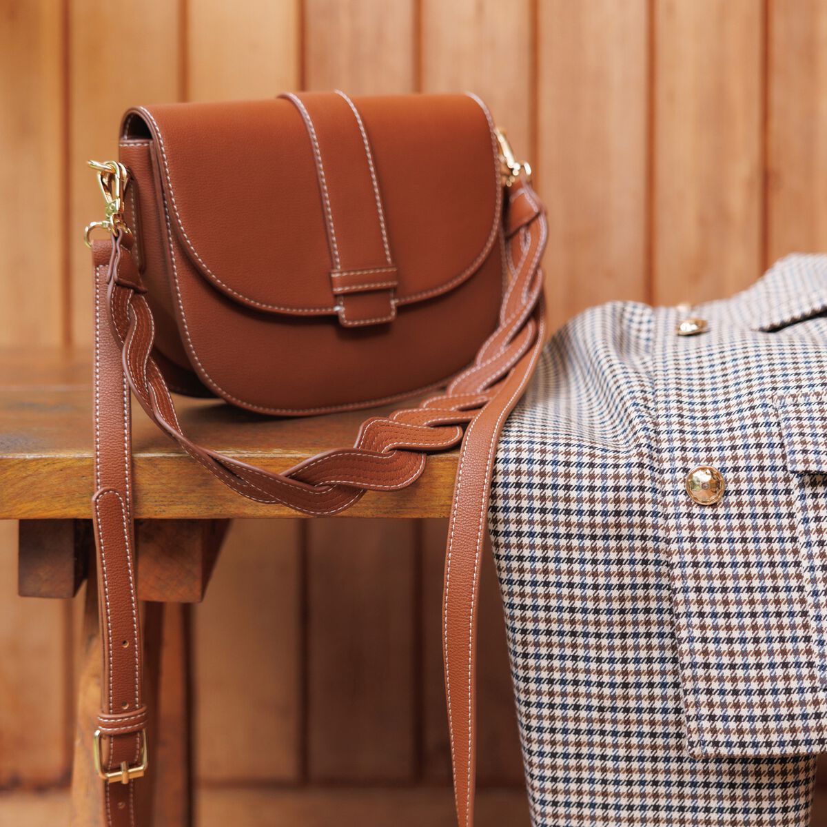 Sac &agrave; rabat en bandouli&egrave;re camel femme