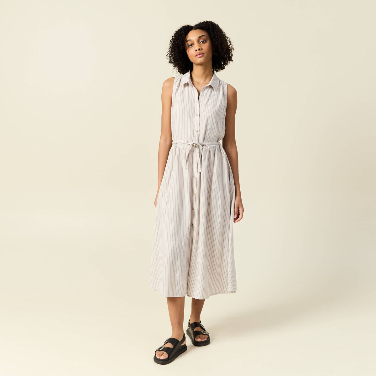 Robe longue évasée ceinturée blanc femme