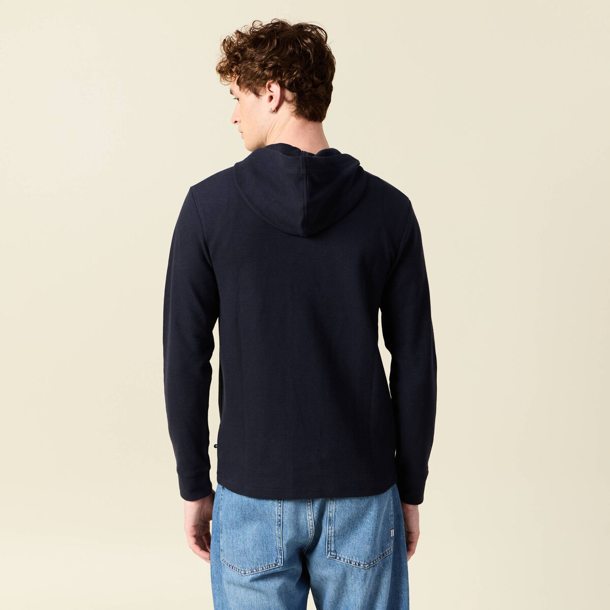 T-shirt &agrave; capuche bleu marine homme