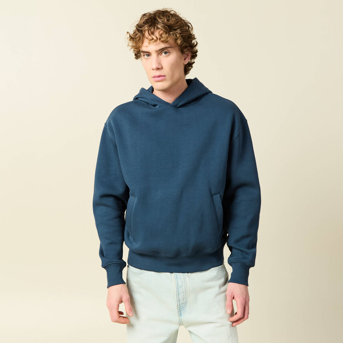 Sweat &agrave; capuche manches longues bleu fonc&eacute; homme