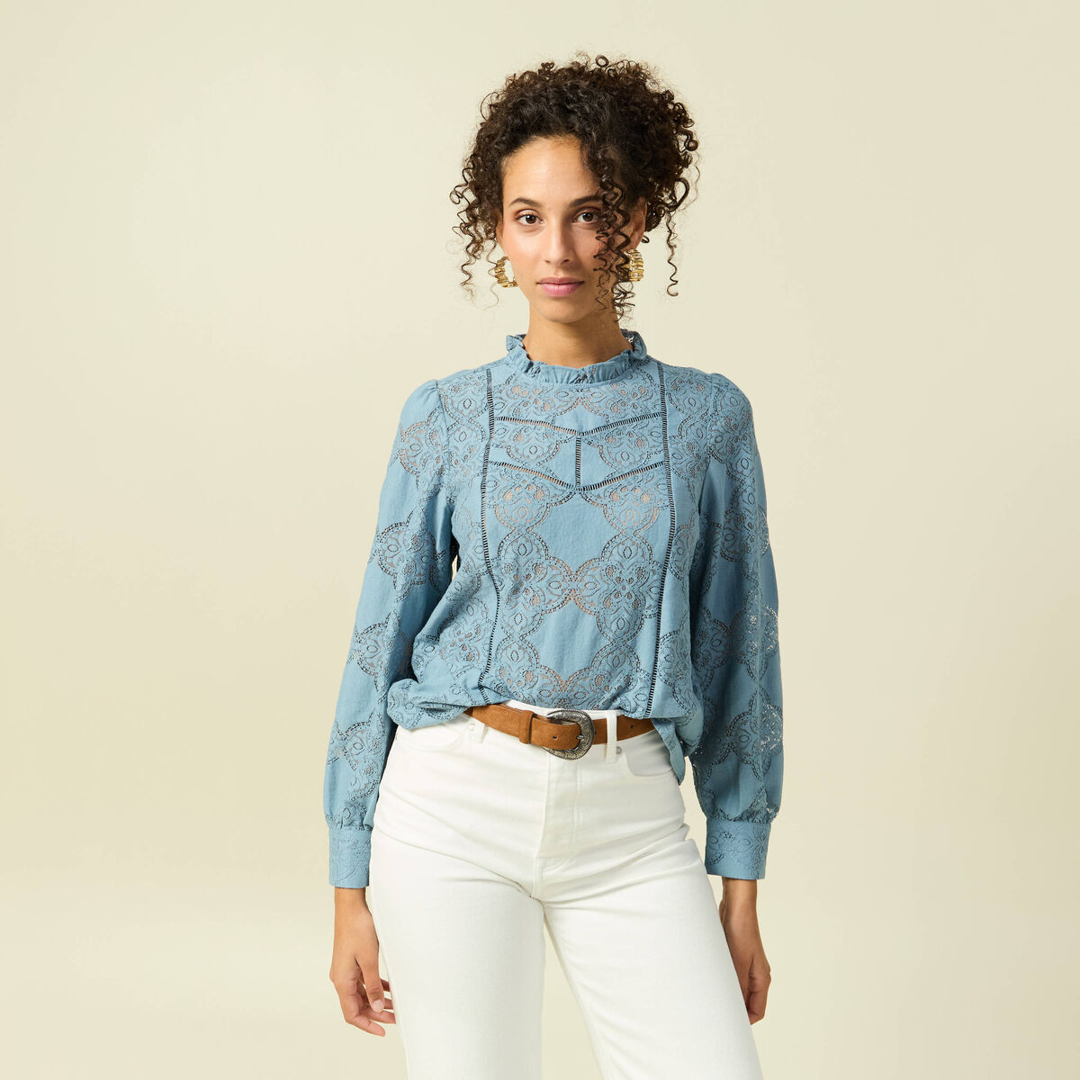 Blouse cintr&eacute;e dentelle manches longues gris femme