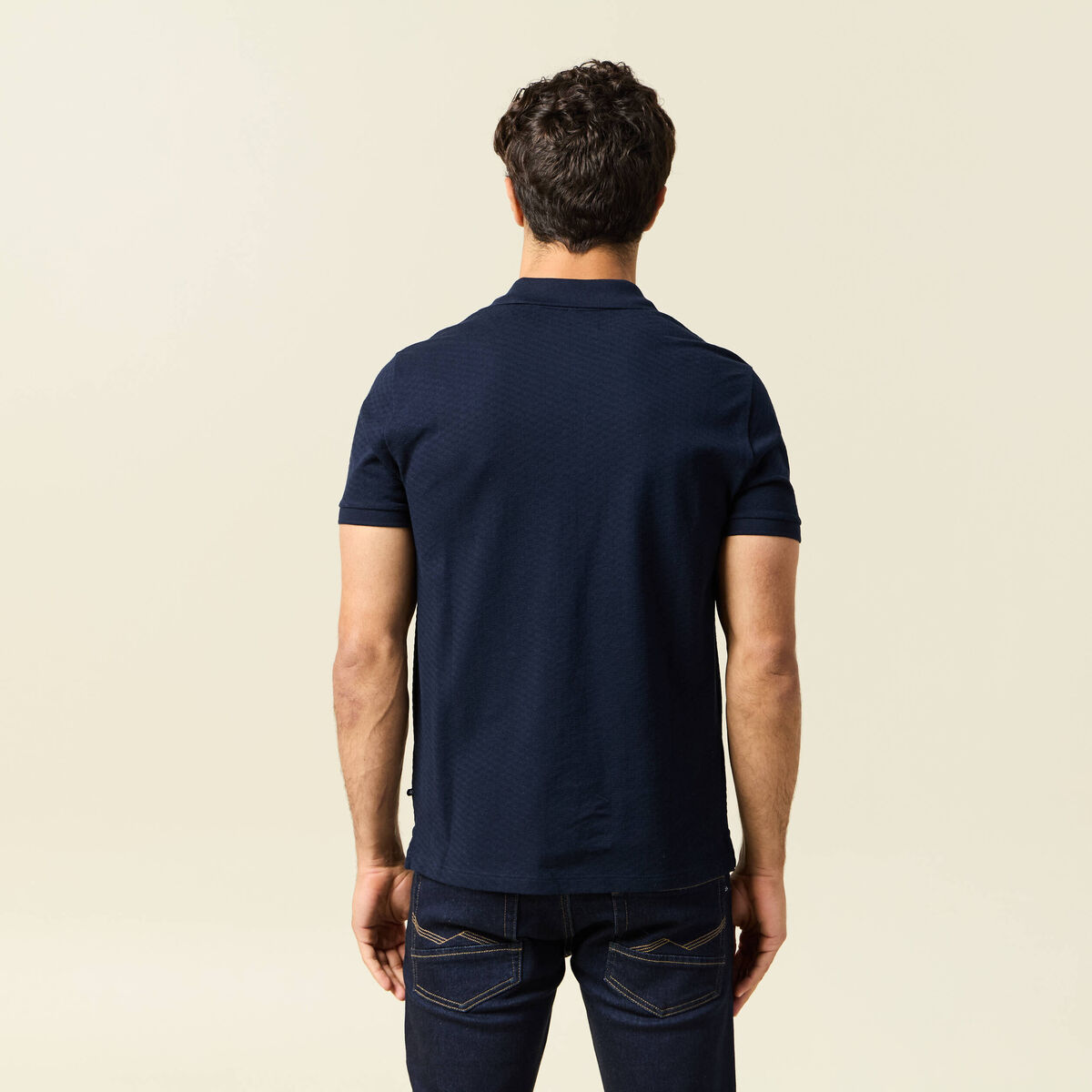 Polo cintr&eacute; en coton manches courtes bleu marine homme