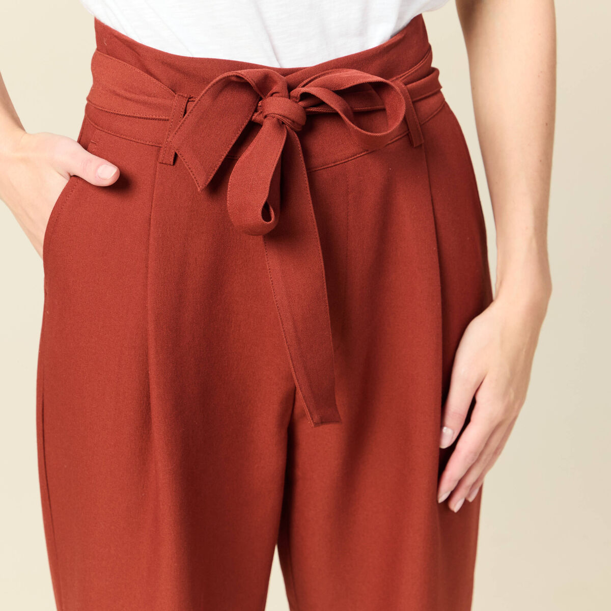 Pantalon carotte taille haute marron cognac femme