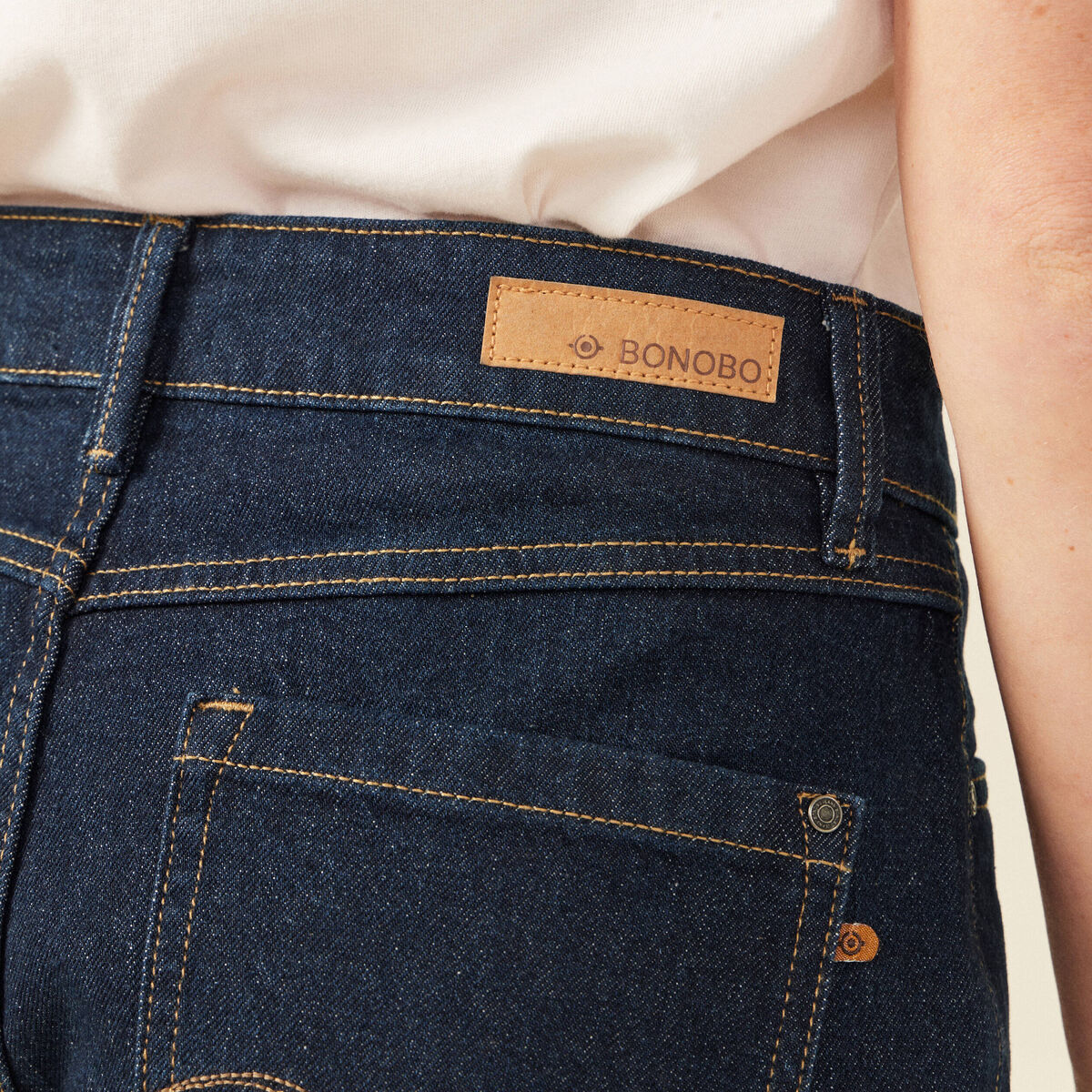 Jupe-short droite en jean denim brut rinse femme