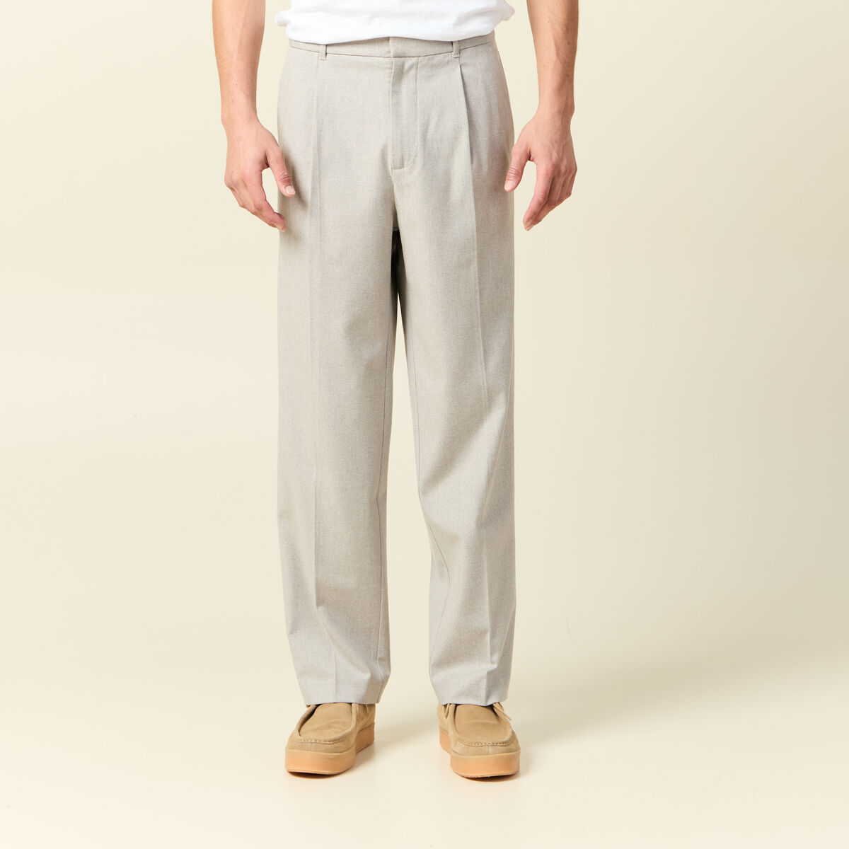 Pantalon chino large à pinces beige homme
