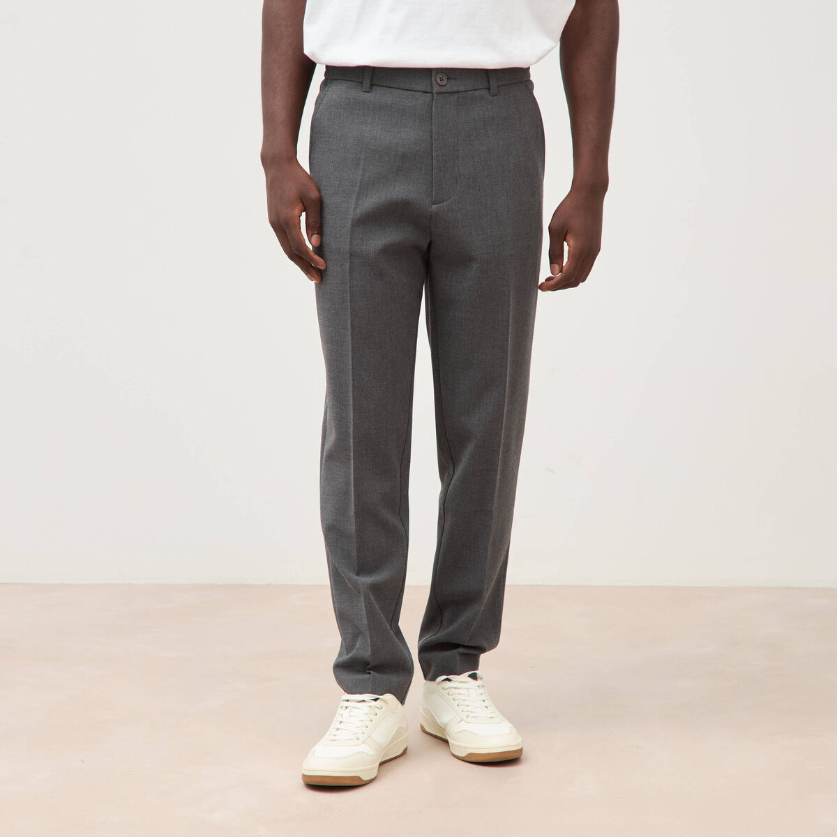 Pantalon droit longueur 32 gris fonc&eacute; homme