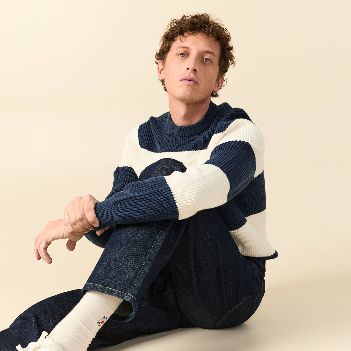 Pull fin ray&eacute; manches longues col rond bleu marine homme