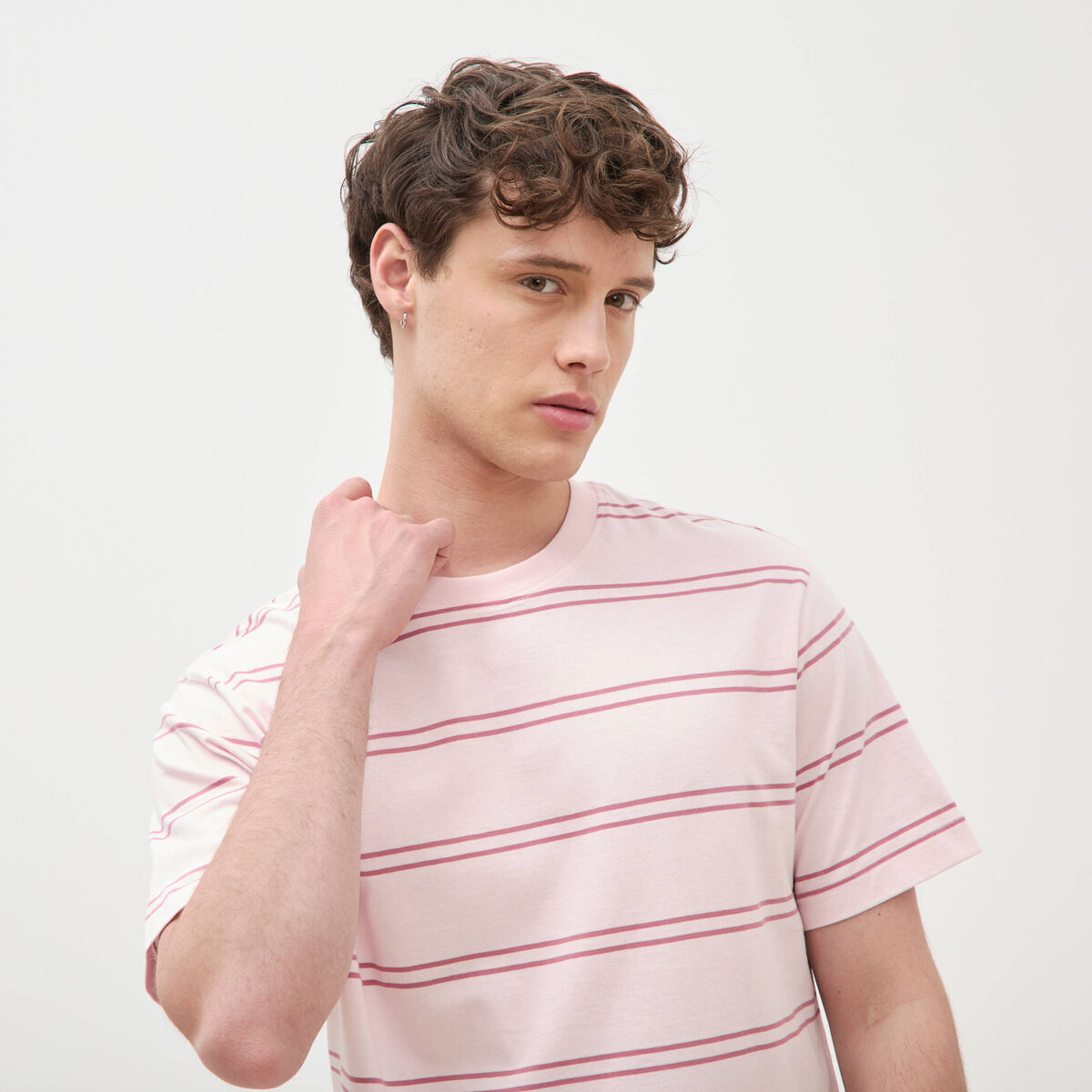 T-shirt ample ray&eacute; avec broderie rose clair homme