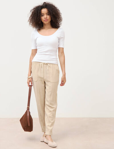 T-shirt ajust&eacute; d&eacute;collet&eacute; manches courtes blanc femme