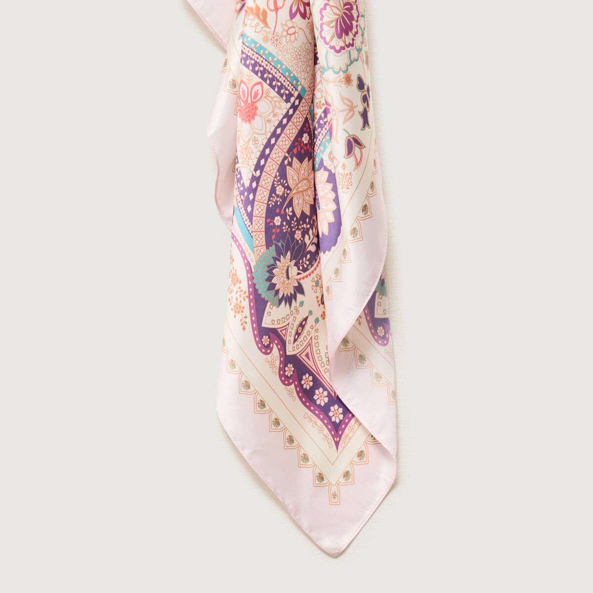 Foulard satin&eacute; rouge clair femme