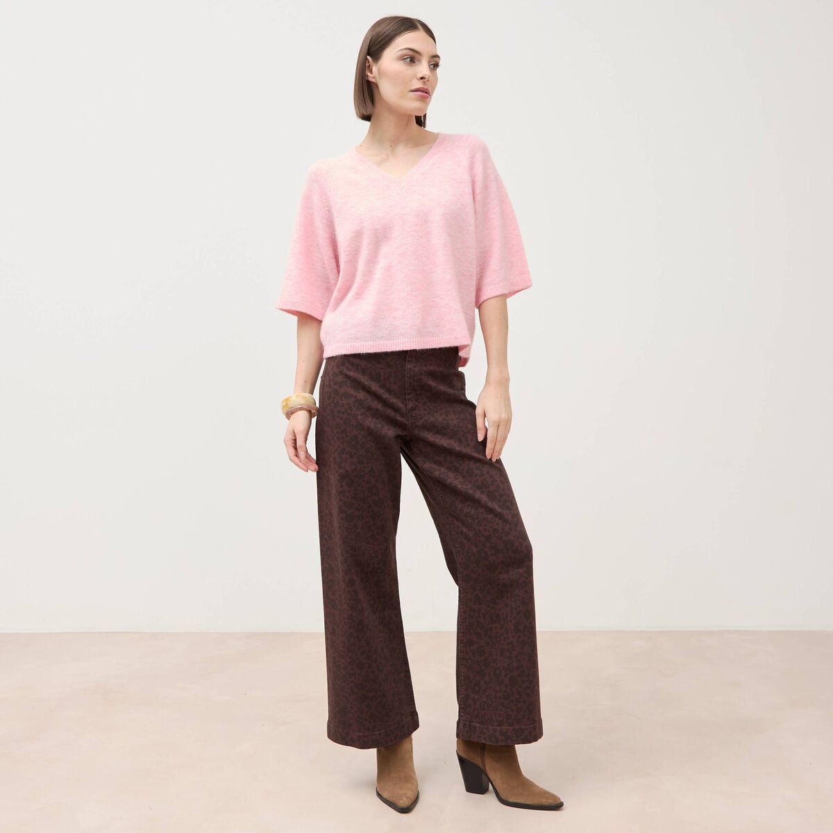 Pull droit col rond manches courtes rose clair femme