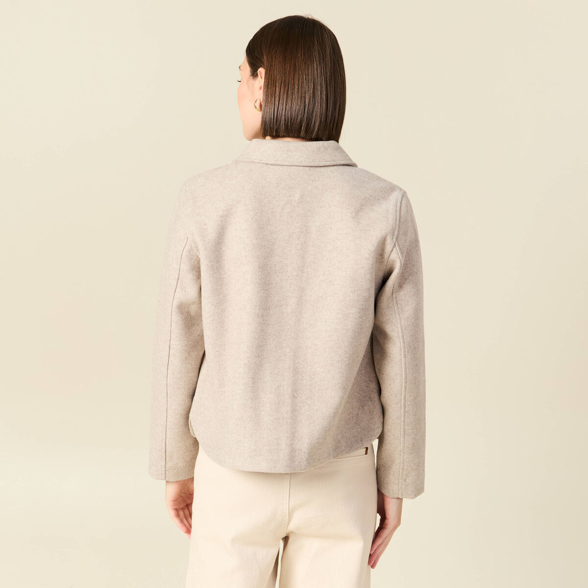 Cardigan droit court col classique creme femme