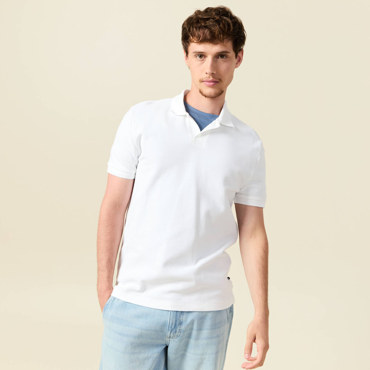 Polo cintr&eacute; manches courtes en coton blanc homme