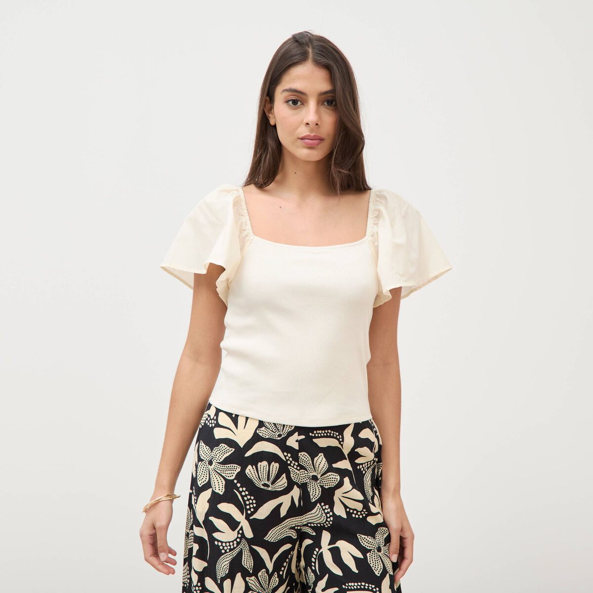 T-shirt bi-mati&egrave;re ajust&eacute; d&eacute;collet&eacute; ecru femme