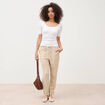 Pantalon taille standard bas resserr&eacute; beige femme