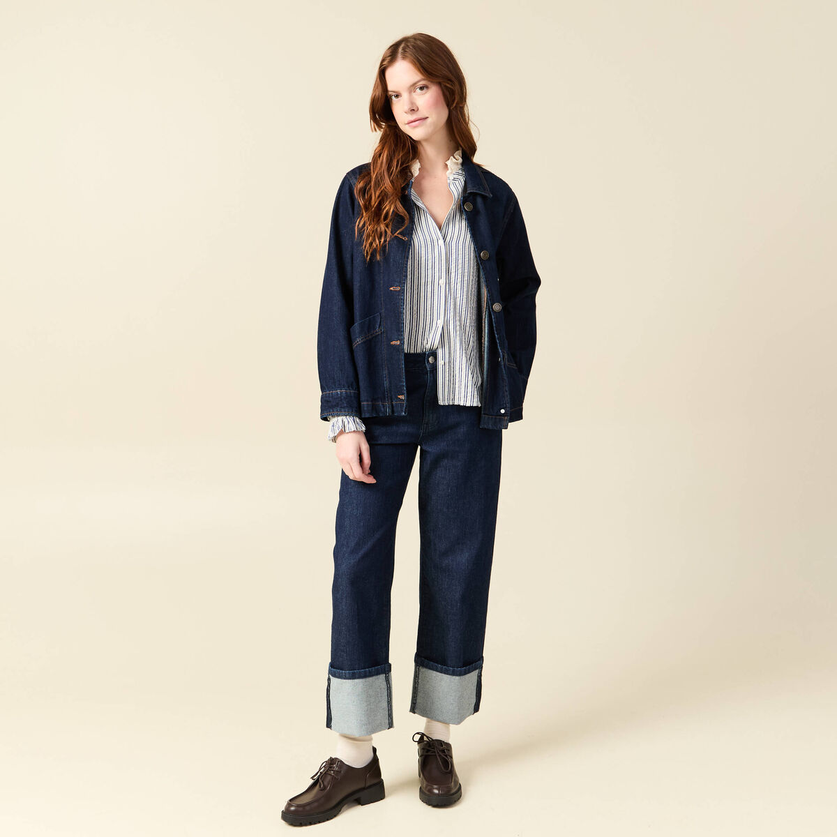 Chemise cintr&eacute;e col montant brod&eacute;e blanc femme