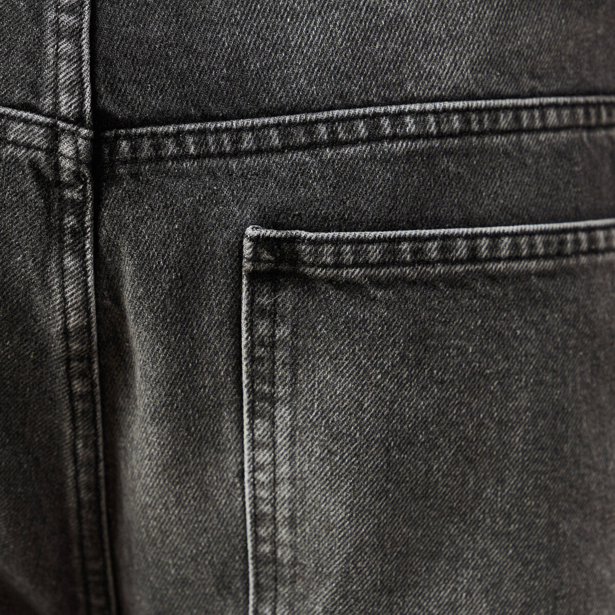 Jeans loose longueur 32 en coton denim noir homme