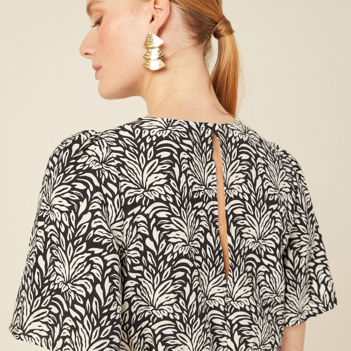 Blouse courte col v manches courtes noir femme