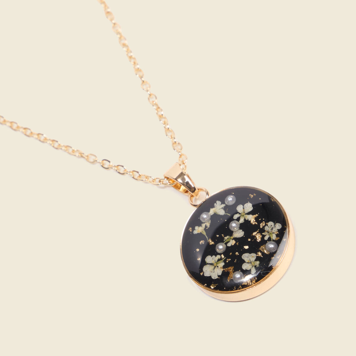 Collier avec pendentif noir femme