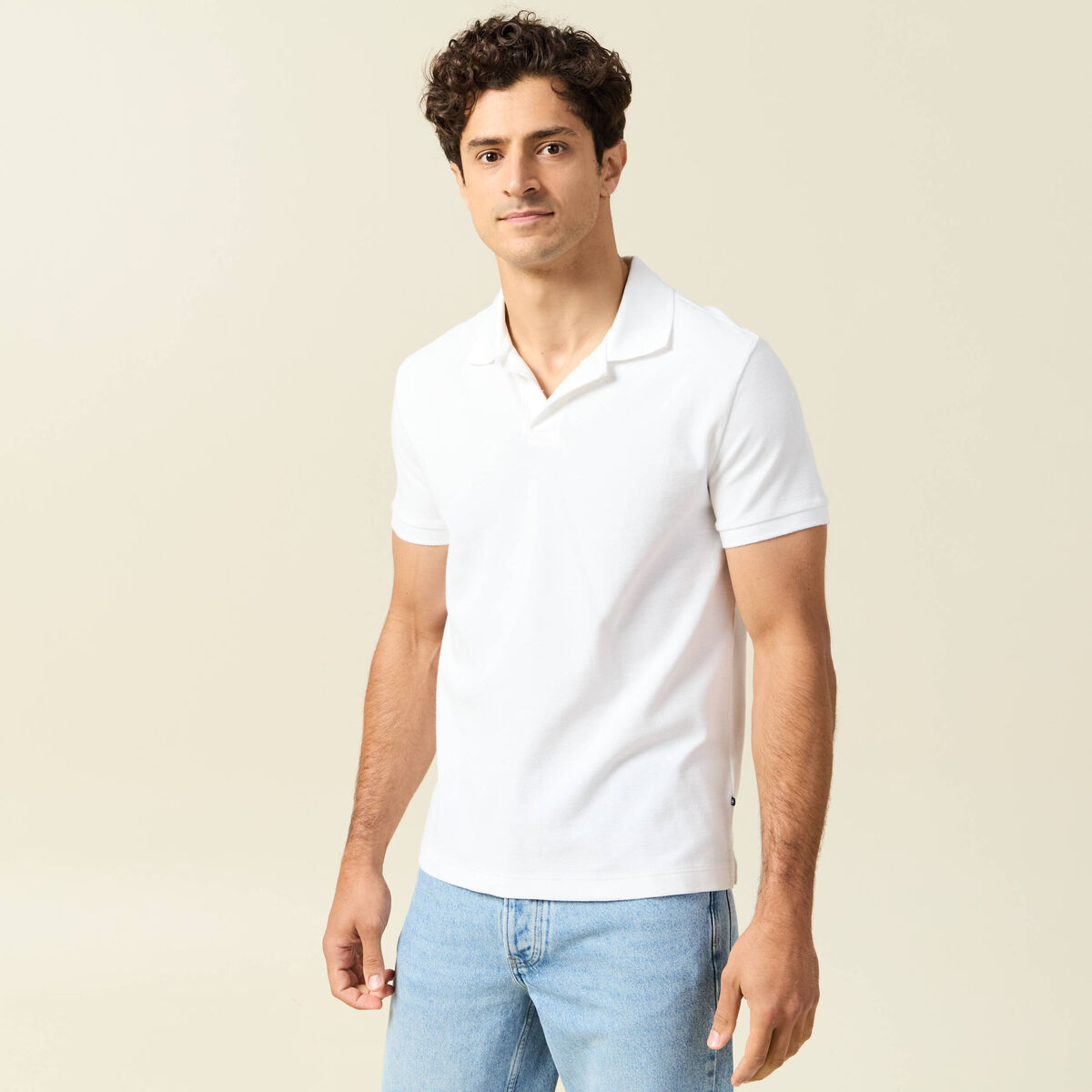 Polo cintr&eacute; col cubain manches courtes blanc homme