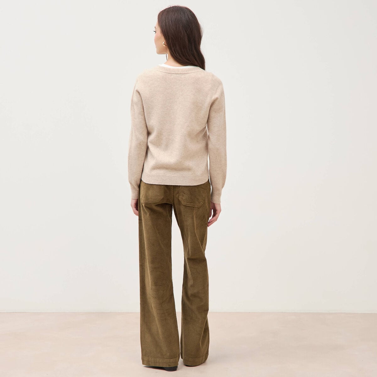 Pull droit col v manches longues creme femme