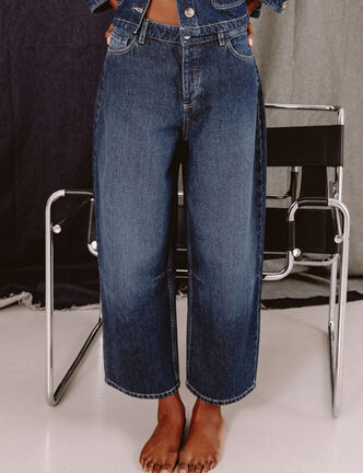 Jeans barrel 7/8&egrave;me taille standard denim brut clean femme